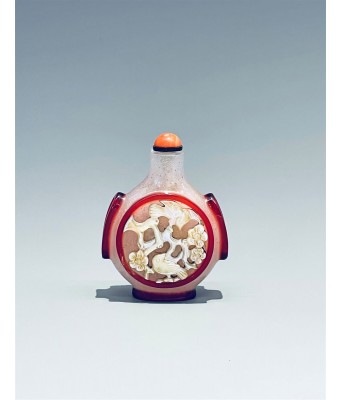 A Chinese Red Overlay Glass Mother of Pearl Snuff bottle Mid Qing Dynasty