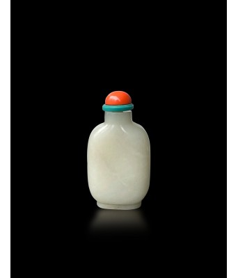 A Chinese white Jade Snuff Bottle 1644-1912