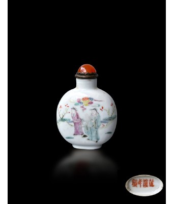 A Chinese Famille Rose Figures Snuff Bottle Qing Dynasty 1644-1912