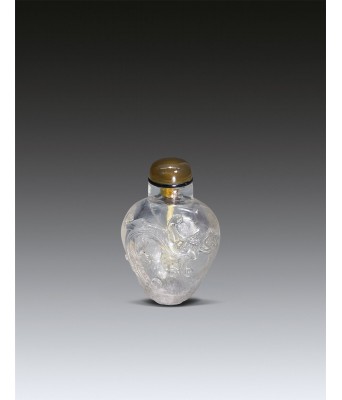 A Chinese Natural Cystal Dragon Snuff Bottle Qing Dynasty 1644-1912