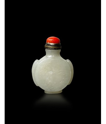 A Chinese White Jade Landscape Snuff Bottle 1644-1912