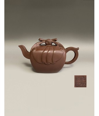 A Chinese Yixing Clay Teapot with Baolian Mark