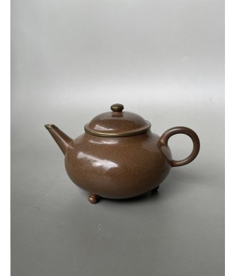 A Chinese Yixing Clay Tripod Teapot Qing Dynasty 1644-1912