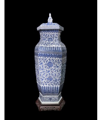 A Very Rare Chinese Blue and White Flower Vase with Guanyin Lid Qing Qianlong Period 1736-1795