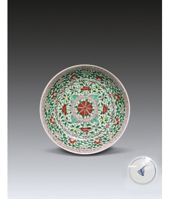 A Chinese Wucai Flower Plate Qing Kangxi Period 1661-1722