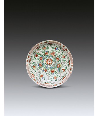 A Chinese Wucai Flower Plate Qing Kangxi Period 1661-1722