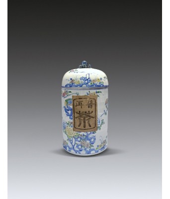 A Chinese Doucai Flower Tea leave Jar 1644-1912