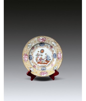 A Chinese Famille Rose Figures Plate Qing Qianlong Period 1736-1795