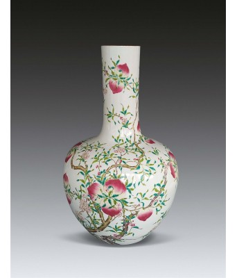 A Chinese Famille Rose Peach Vase Republic of China 1912-1949