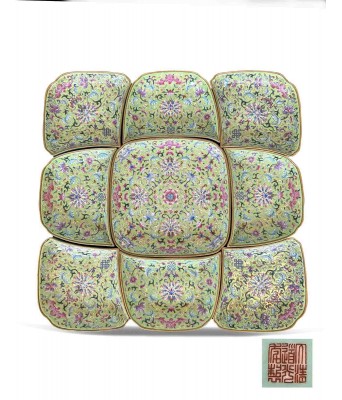 A Chinese Famille Rose Plate Qing Daoguang Mark and Period 1821-1850