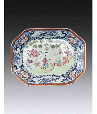 A Chinese Famille Rose Figure Plate Qing Qianlong 1736-1796
