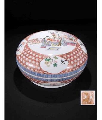 A Chinese Famille Rose Figure Box Qing Dynasty 1636-1912