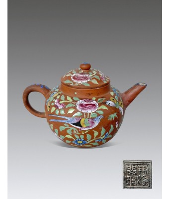 清代乾隆紫砂珐琅彩花开富贵宫灯壶 1736-1796