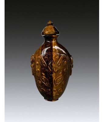 清宝石料虎眼饕餮纹辅首鼻烟壶 1644-1912