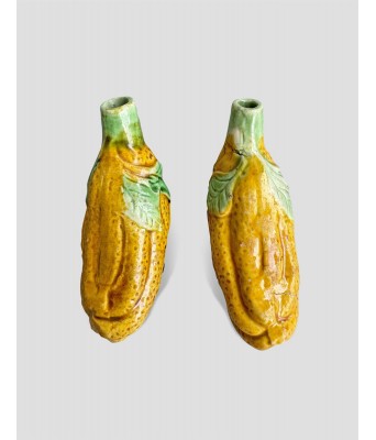 清康熙粉彩瓷雕佛手鼻烟壶一对 1654-1722