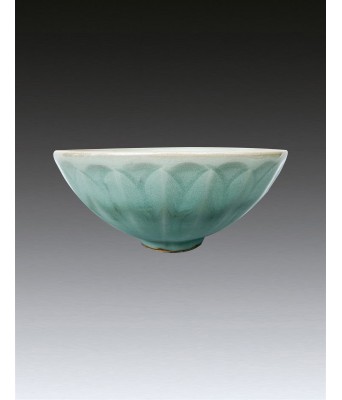 南宋龙泉粉青莲瓣纹碗 1127-1279