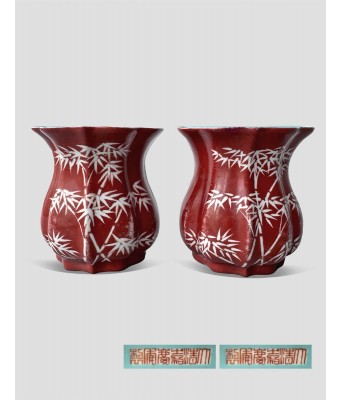 大清嘉庆官窑红釉竹纹挂瓶一对 1796-1821