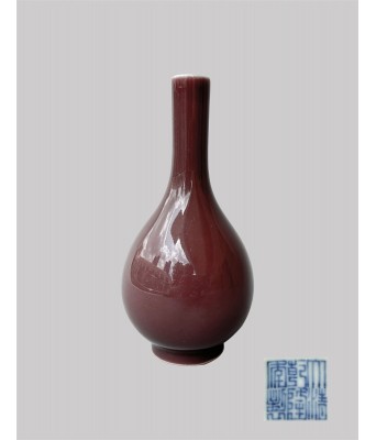 清乾隆官窑红釉胆瓶 1736-1796