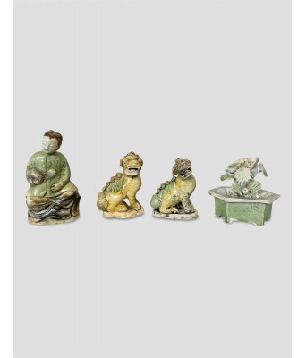 清康熙三彩瓷雕人物狮子文房水滴一组四件 1661-1722