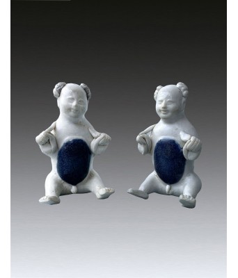 清康熙瓷雕童子一对 1661-1722