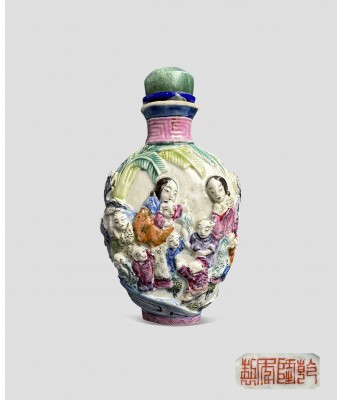 清乾隆瓷雕四妃十六子鼻烟壶 1736-1796