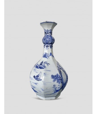 清乾隆青花山水八棱瓶 1736-1796
