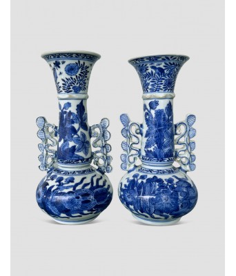 清康熙青花花卉纹双耳瓶一对 1654-1722
