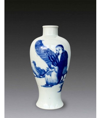 清青花戏鹰图观音瓶 1644-1912