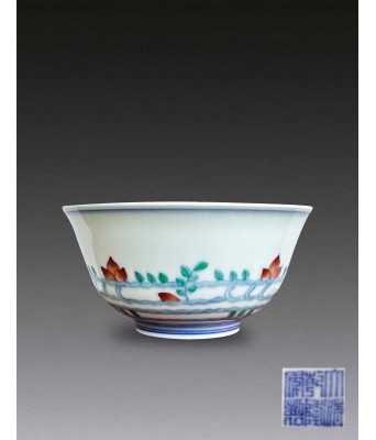 清乾隆官窑斗彩落花流水杯 1736-1796