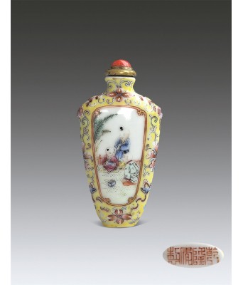 Very Rare Porcelain Snuff Bottle Qianlong Seal mark and Period 1736-1796