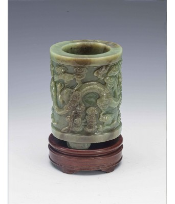 A Chinese Hetian Jade Dragon Brushpot 1644-1912