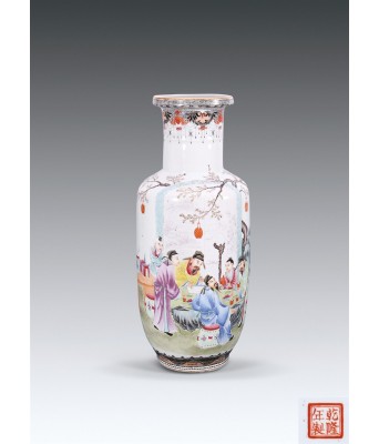 A Chinese Famille Rose Figure Vase republic of China 1912-1949