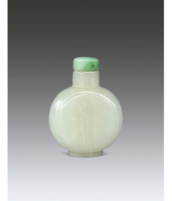 A Chinese White Jade Snuff Bottle Qing Dynasty 1644-1912