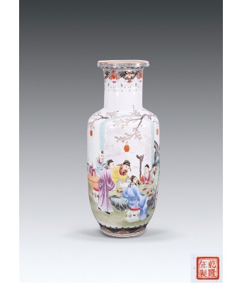A Chinese Famille Rose Figure Vase republic of China 1912-1949