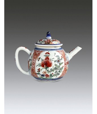 A Chinese Famille Verte Figure Teapot Qing Kangxi Period 1661-1722