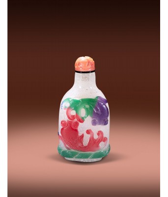 A Chinese Overlay Glass Fish Snuff Bottle Qing Qianlong Period 1736-1796