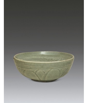 A Chinese Celadon 、Bowl Ming Xuande Period