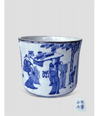 A Chinese Blue and White Figure Brushpot Late Ming Early Qing