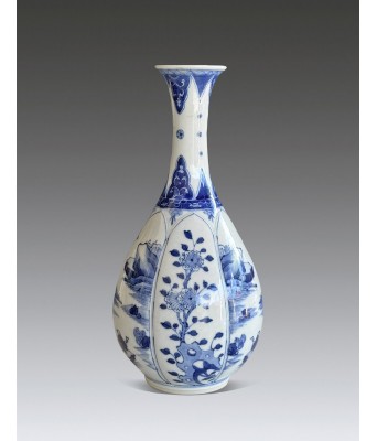 A Chinese Blue and White Landscape Vase 1661-1722