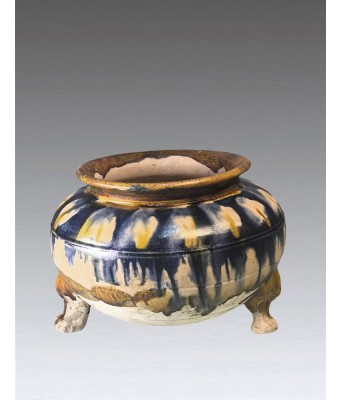 唐代三彩挂蓝兽脚罐