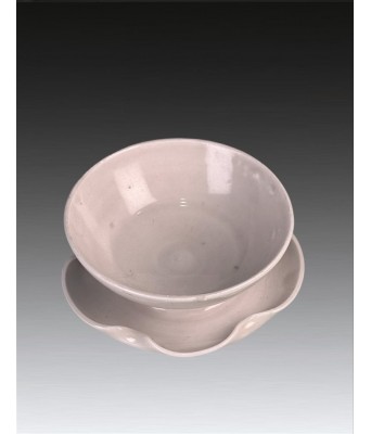 唐代白瓷花口托盏