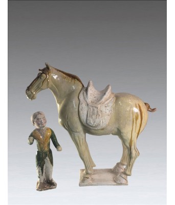 唐代三彩牵马俑