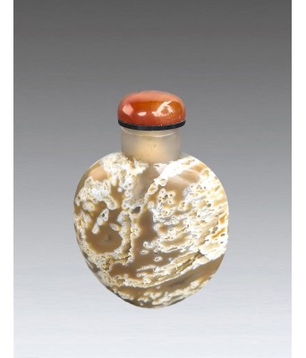 清天然随形玛瑙鼻烟壶 1644-1912