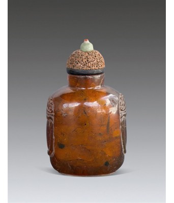 清琥珀双辅首鼻烟壶