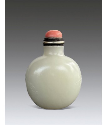 清和田白玉梅花鼻烟壶