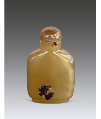 清玛瑙天然纹饰鼻烟壶