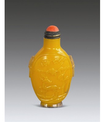 清黄料雕鹤鹿同春鼻烟壶