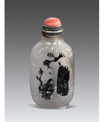 清玛瑙巧雕人物鼻烟壶