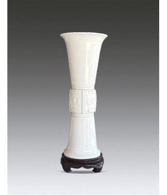 清康熙德化白釉花觚 1661-1722