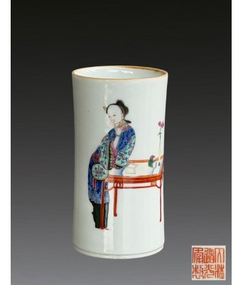 大清道光年制款粉彩仕女图笔筒